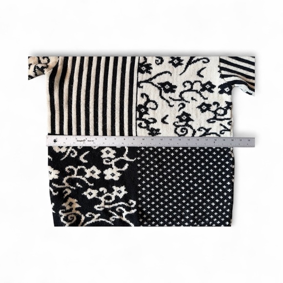 Alfred Dunner Black and White Patterned Turtleneck Sweater - Picture 5 of 9